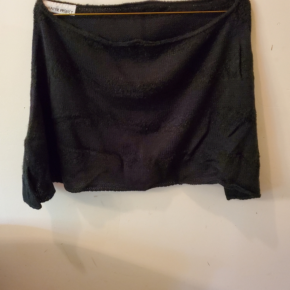 Black shawl. - Picture 2 of 3